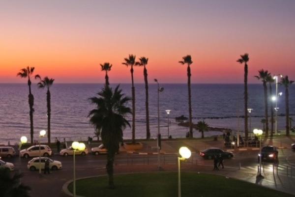 Isramax Apartment Near The Beach. Бат-Ям Экстерьер фото